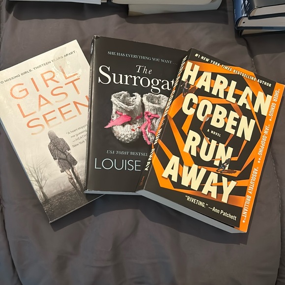 Assorted books - Picture 1 of 7